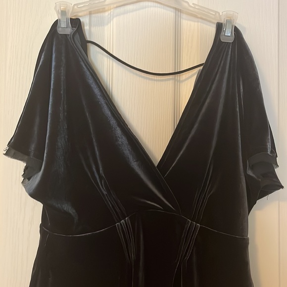 Willow & Clay velvet and lace black v-neck blouse size medium NWT - Picture 5 of 14